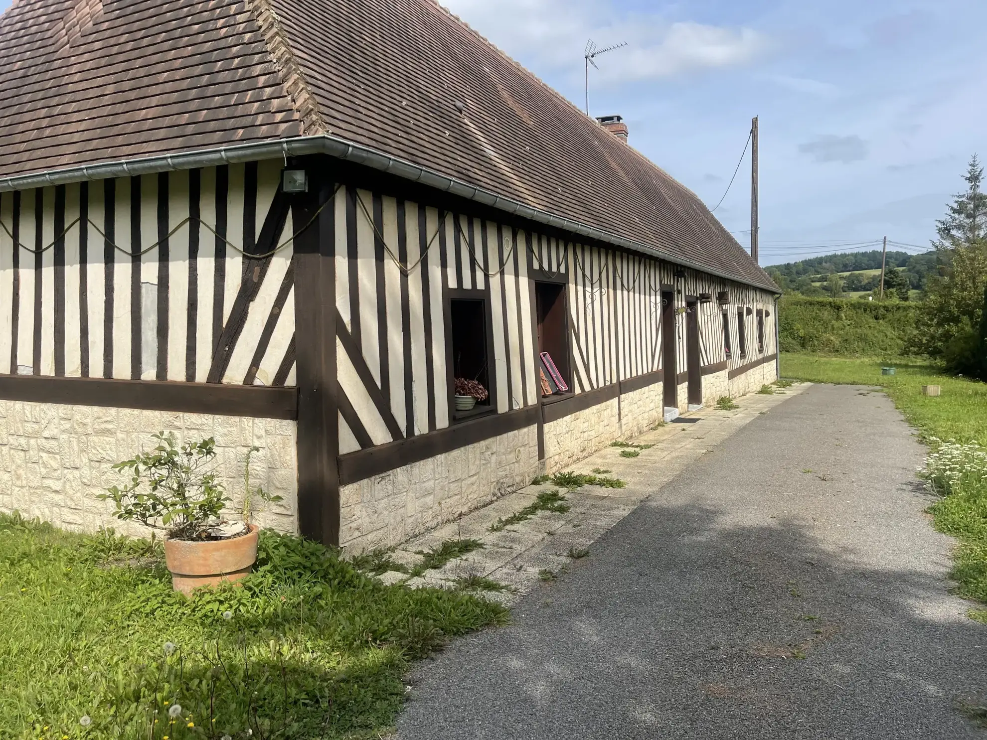 À vendre : Belle longère normande avec possibilités d'aménagement à Canapville 