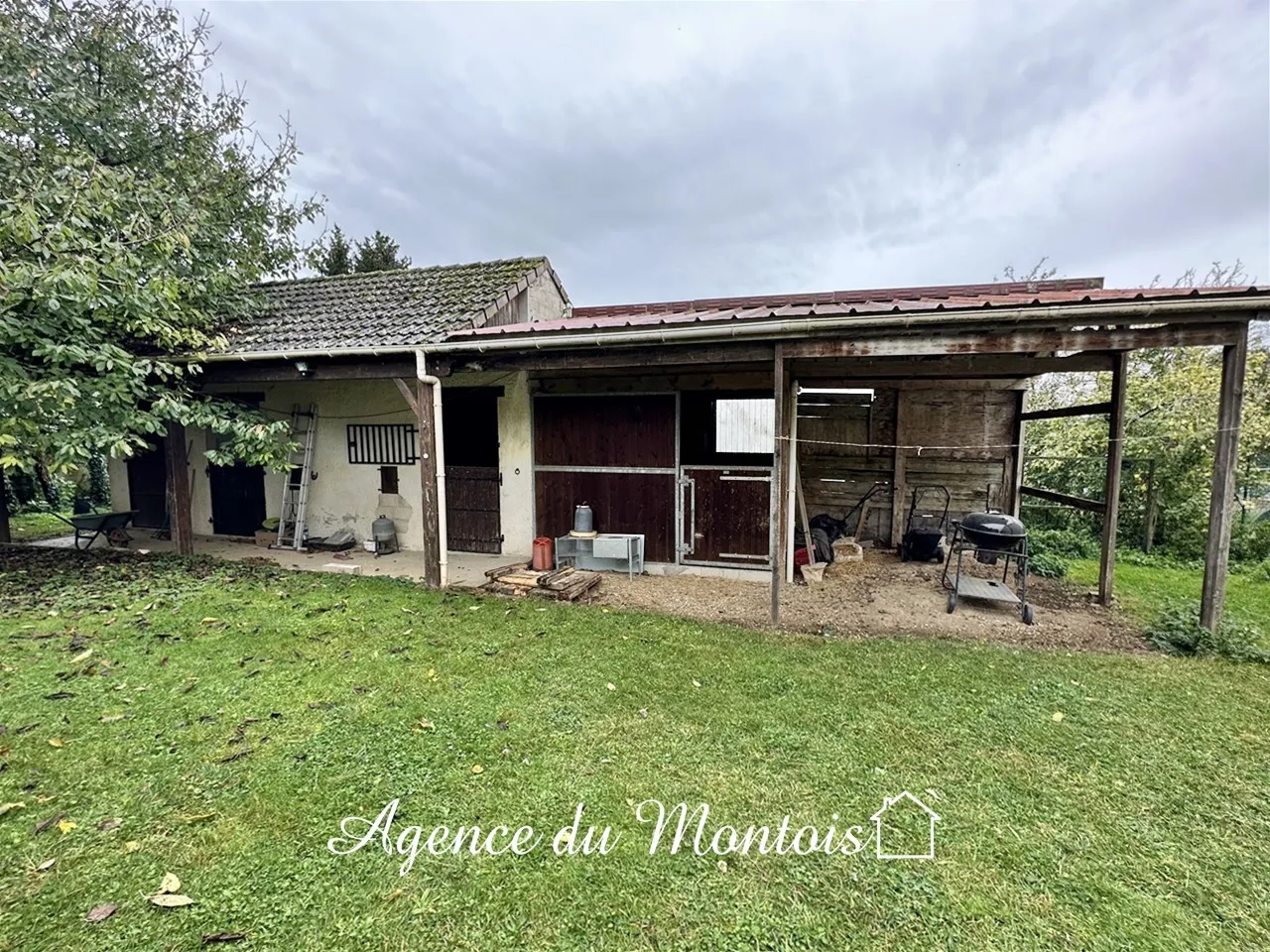 Pavillon à vendre à Sergines avec jardin de 3454 m2 