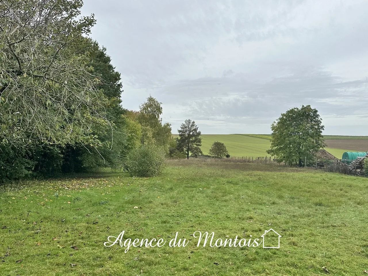 Pavillon à vendre à Sergines avec jardin de 3454 m2 