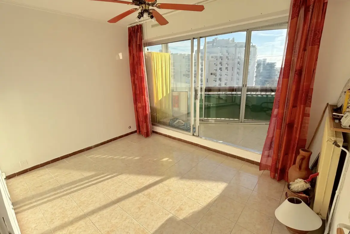 À vendre : Appartement F2 avec vue imprenable au dernier étage à Carnon-Plage 