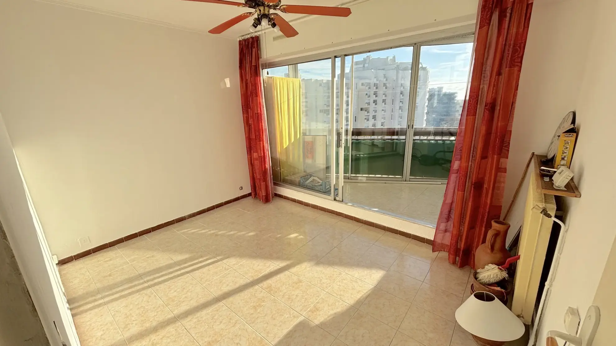 À vendre : Appartement F2 avec vue imprenable au dernier étage à Carnon-Plage 