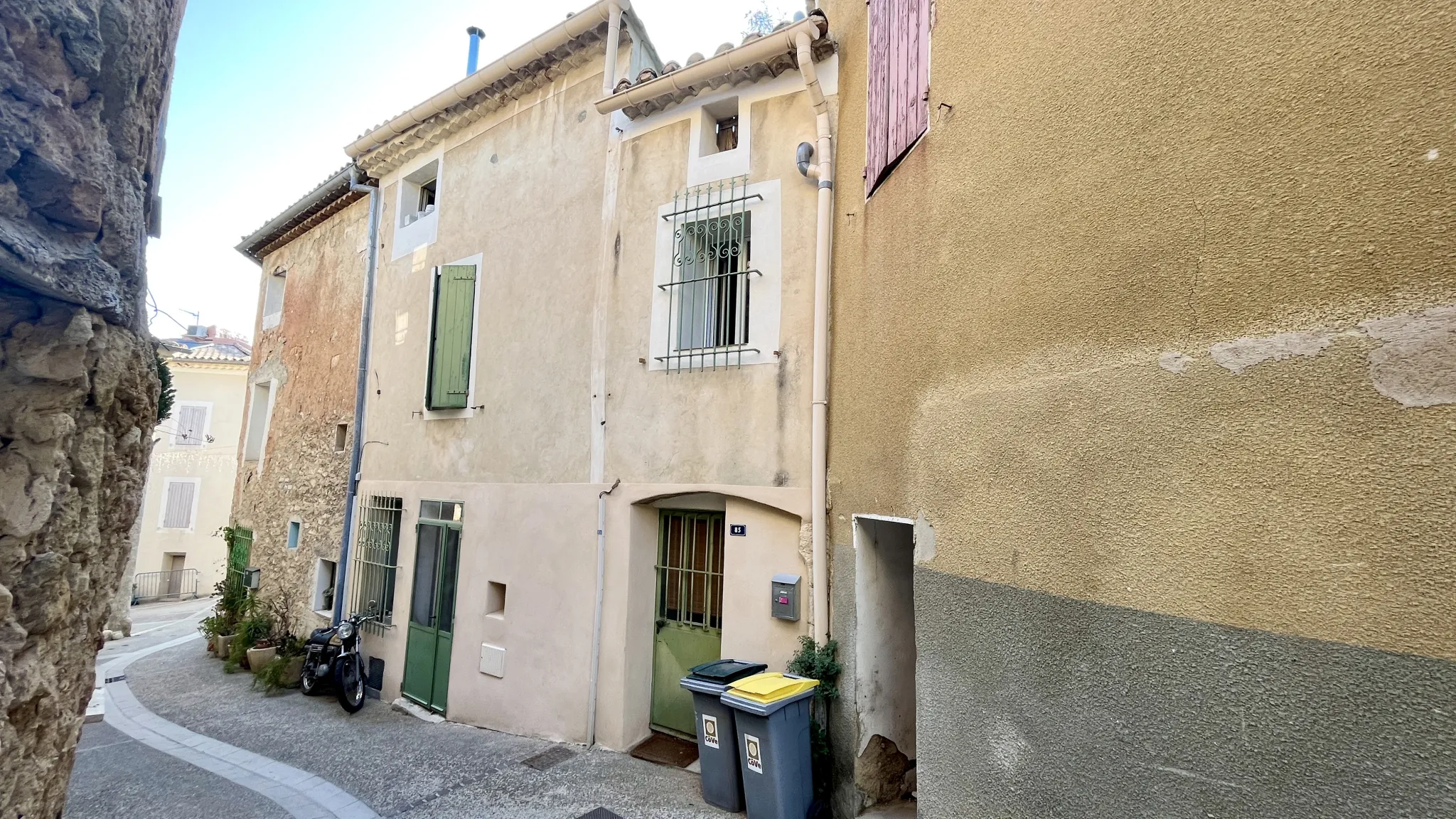 Maison de village rénovée à Beaumes de Venise - 197 000 € 