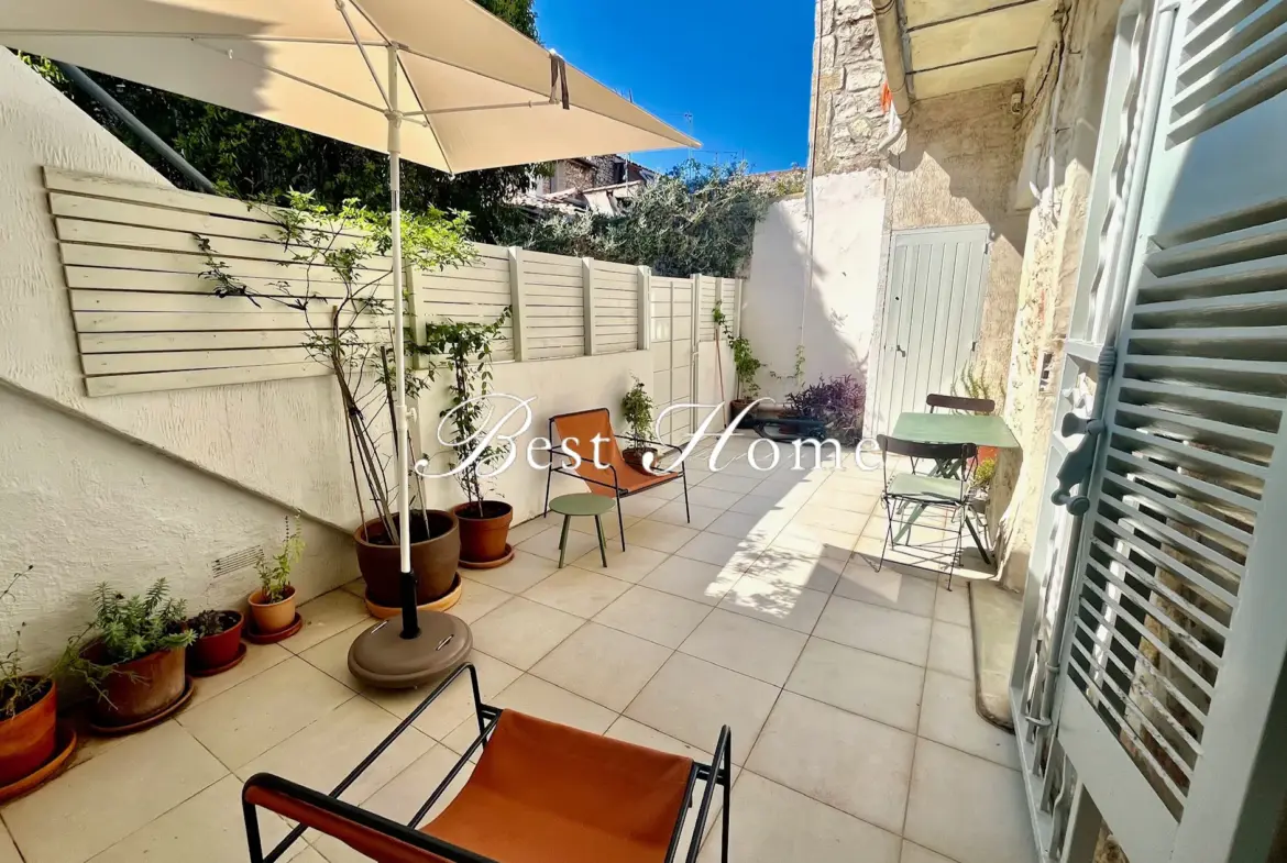 À vendre à Nîmes : Appartement type 2 avec terrasse en plein coeur du centre-ville 