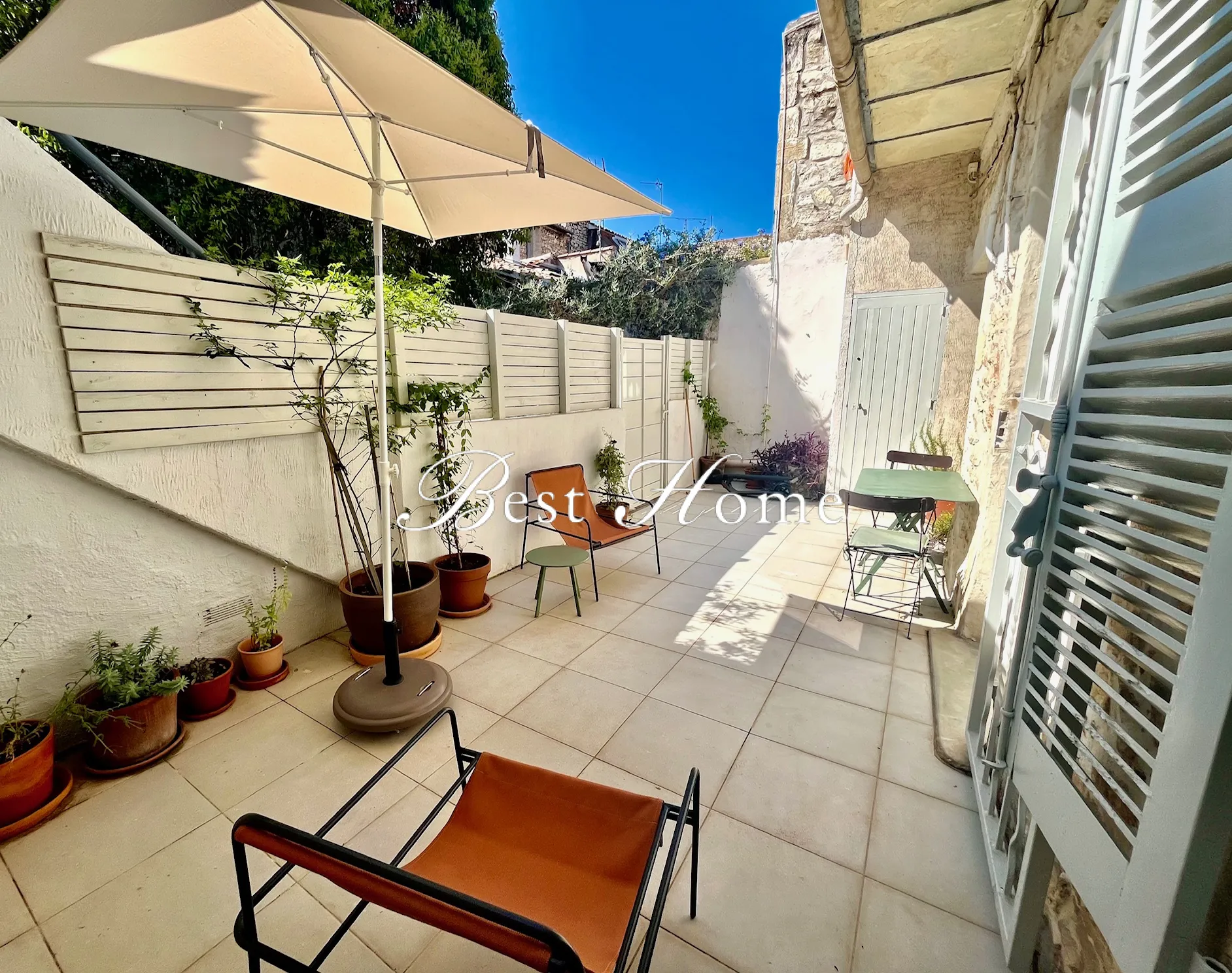 À vendre à Nîmes : Appartement type 2 avec terrasse en plein coeur du centre-ville 