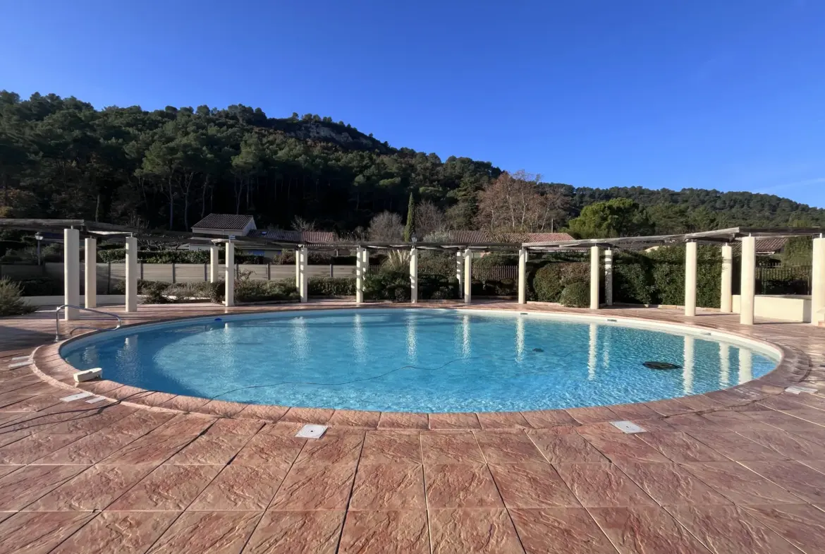 Maison mitoyenne à Vidauban avec jardin et piscine 