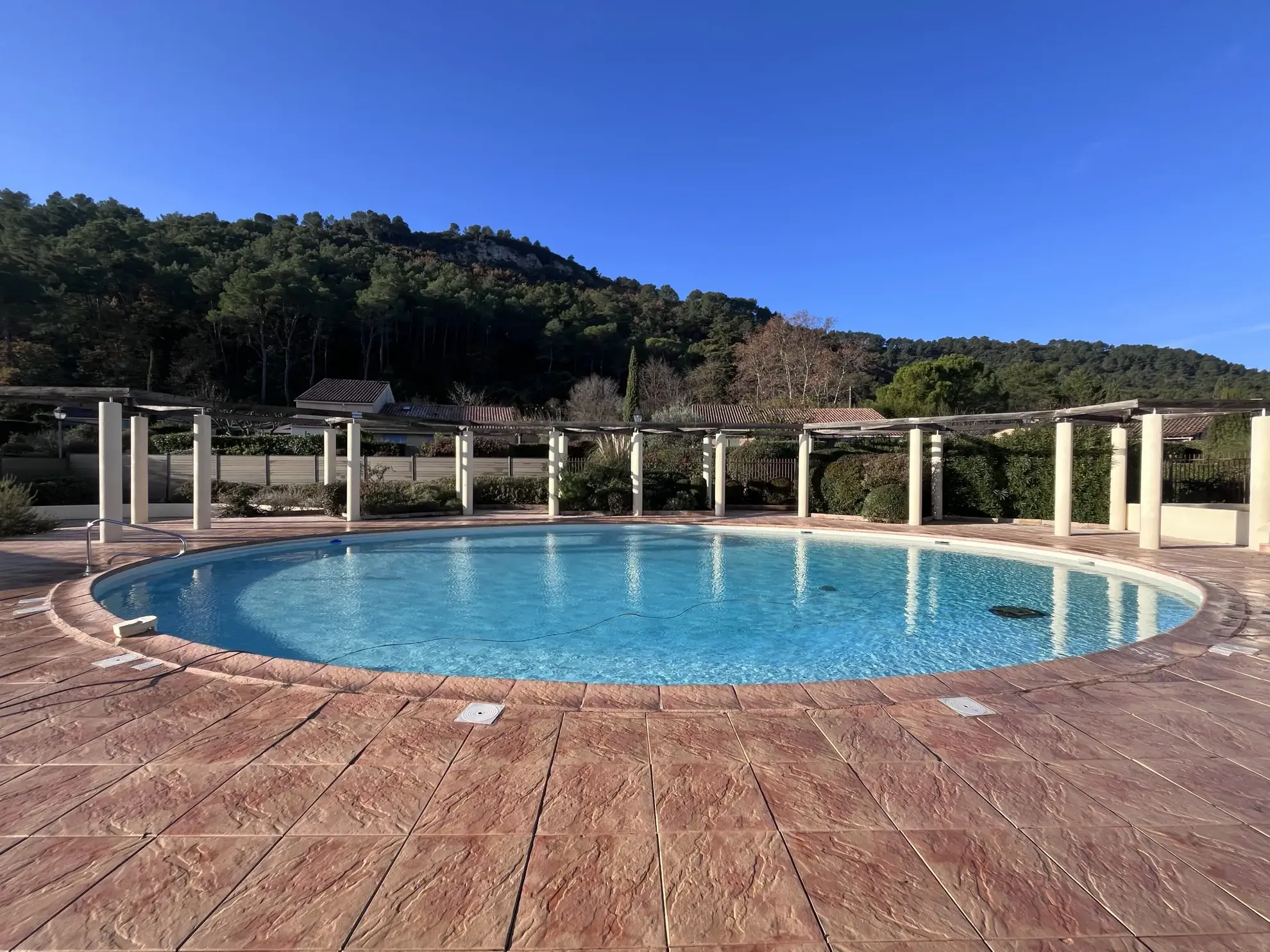 Maison mitoyenne à Vidauban avec jardin et piscine 