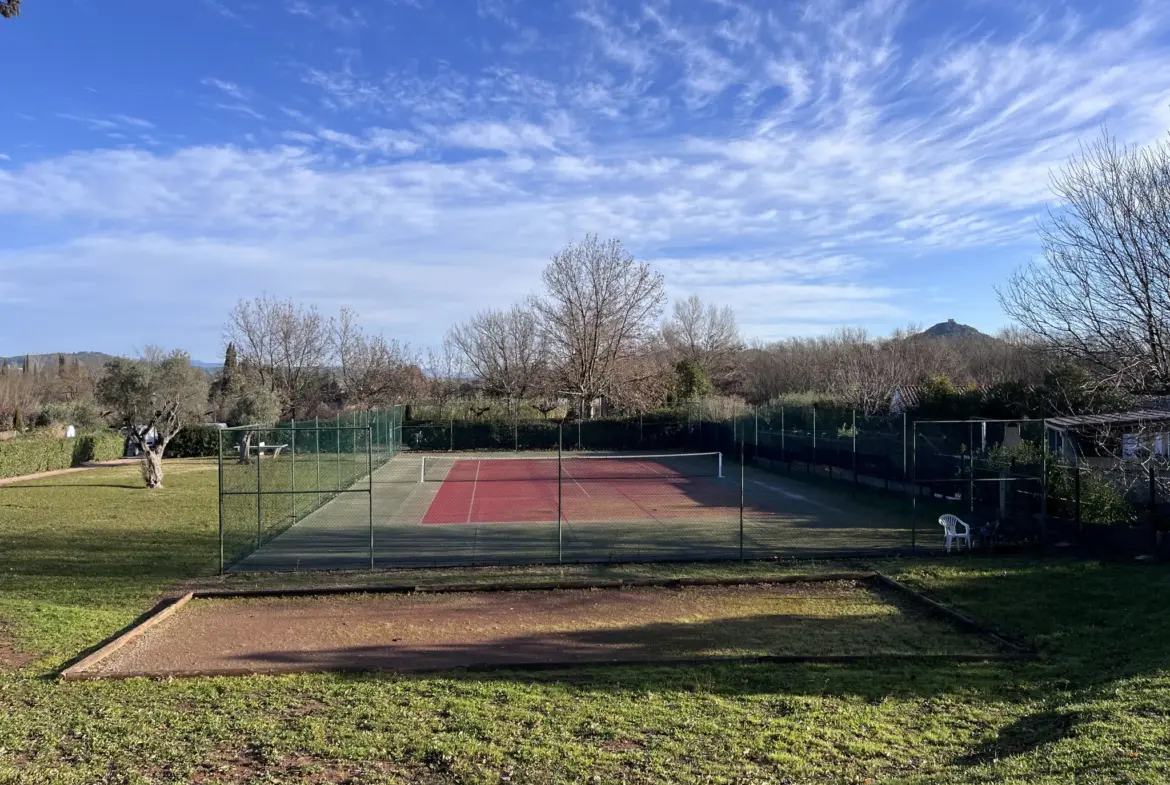 Maison mitoyenne à Vidauban avec jardin et piscine 