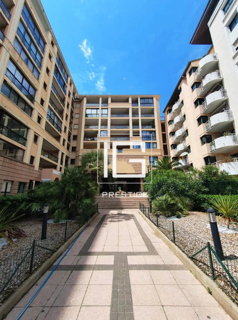 Appartement 2 pièces à vendre à Cannes avec piscine et parking 