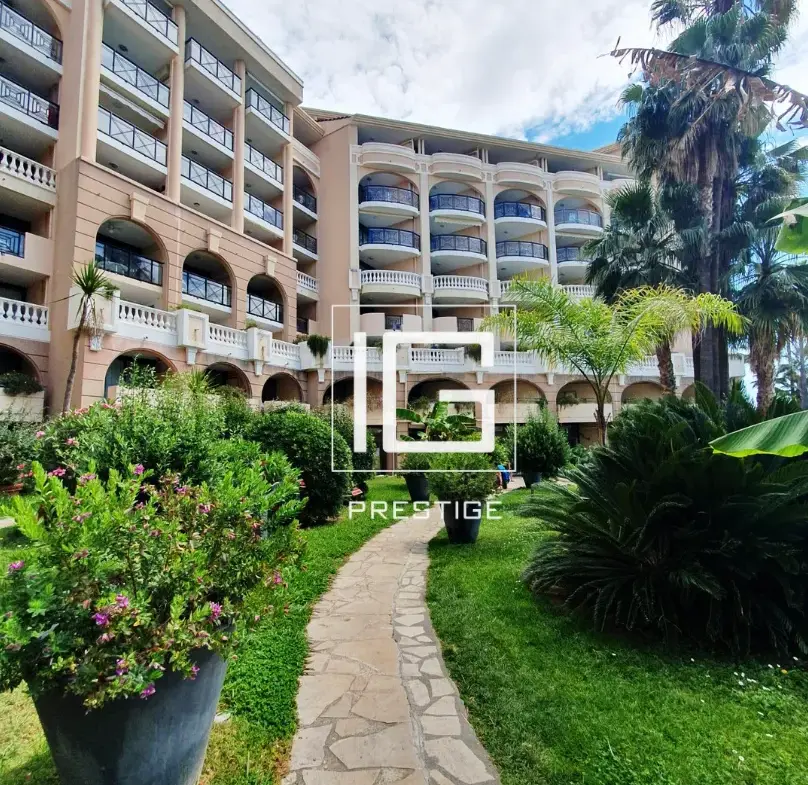 Appartement 2 pièces à vendre à Cannes avec piscine et parking 