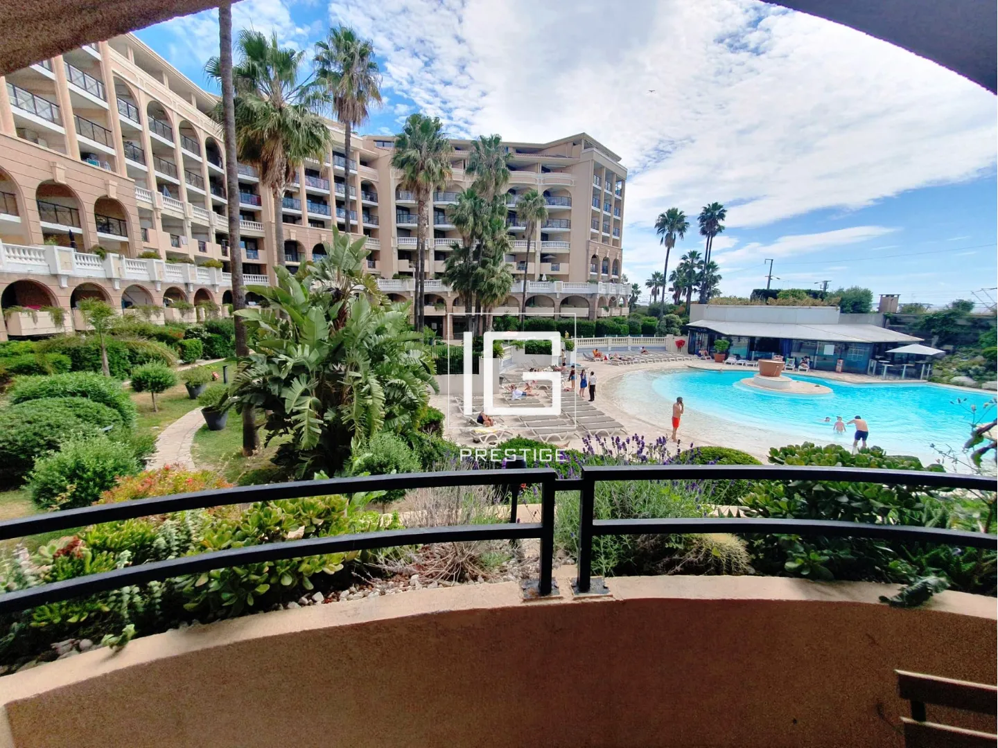 Appartement 2 pièces à vendre à Cannes avec piscine et parking 