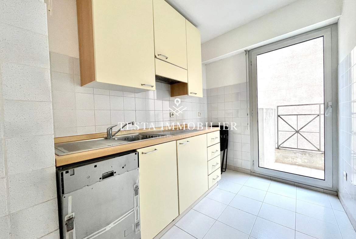 À vendre : Appartement spacieux 2 pièces de 50 m2 à Menton 