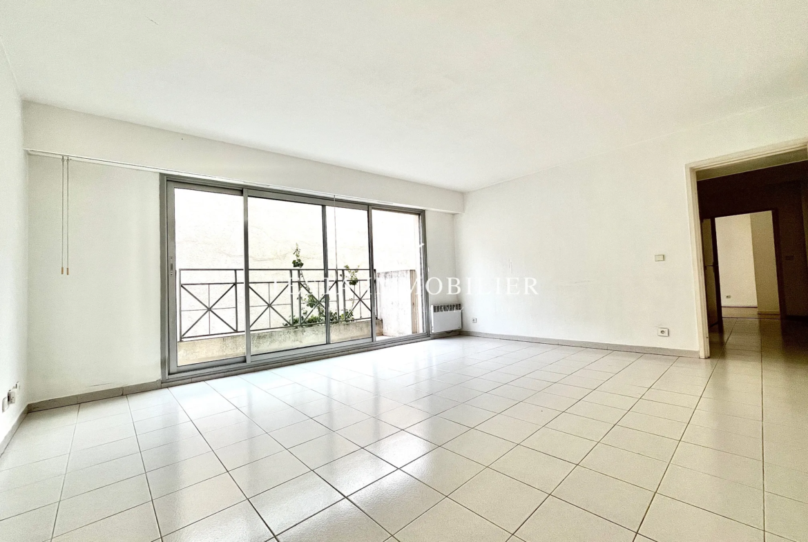 À vendre : Appartement spacieux 2 pièces de 50 m2 à Menton 