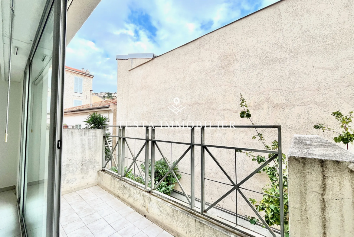 À vendre : Appartement spacieux 2 pièces de 50 m2 à Menton 