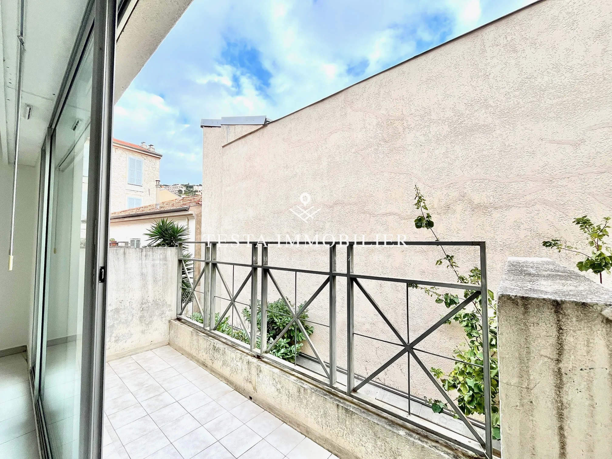 À vendre : Appartement spacieux 2 pièces de 50 m2 à Menton 