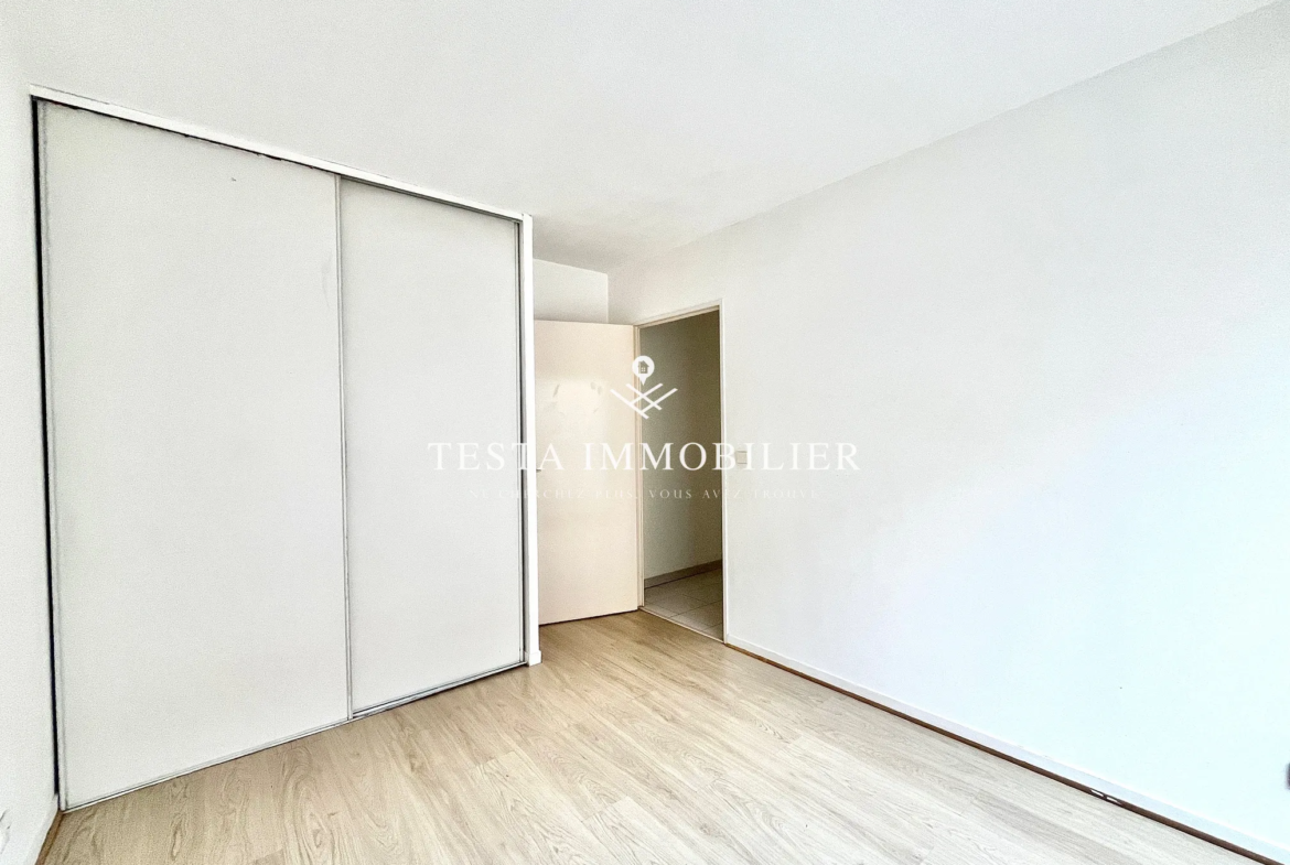 À vendre : Appartement spacieux 2 pièces de 50 m2 à Menton 