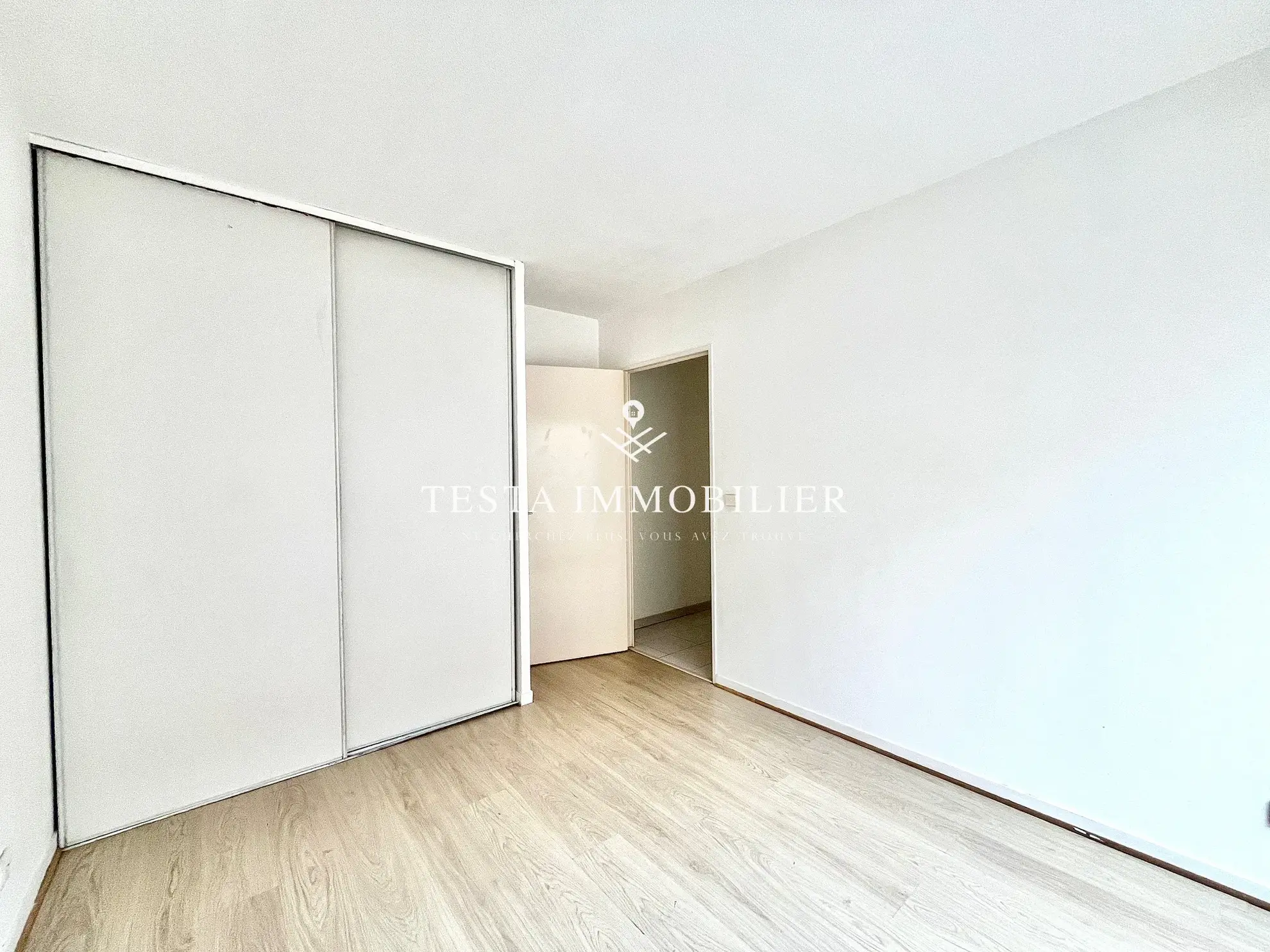 À vendre : Appartement spacieux 2 pièces de 50 m2 à Menton 