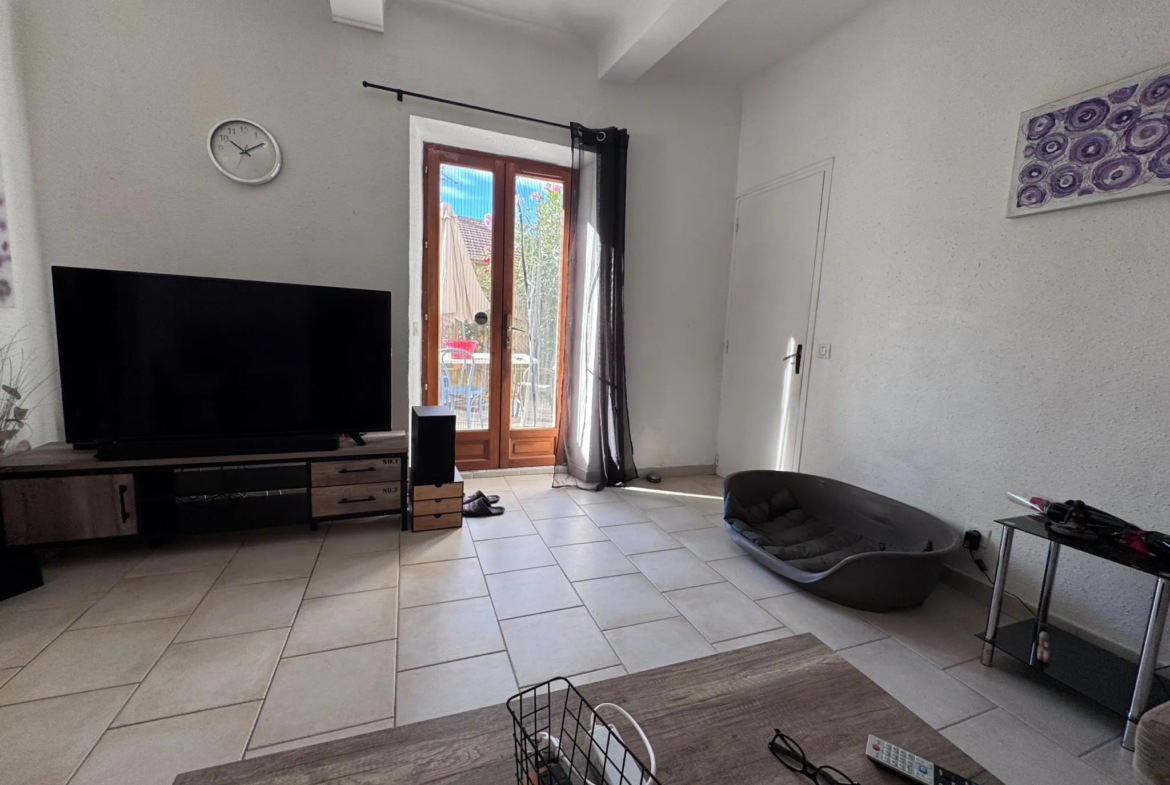 Maison à vendre avec 3 appartements à Peyrolles en Provence 