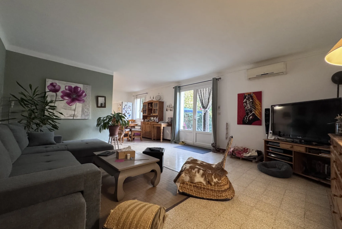 Maison à vendre avec 3 appartements à Peyrolles en Provence 