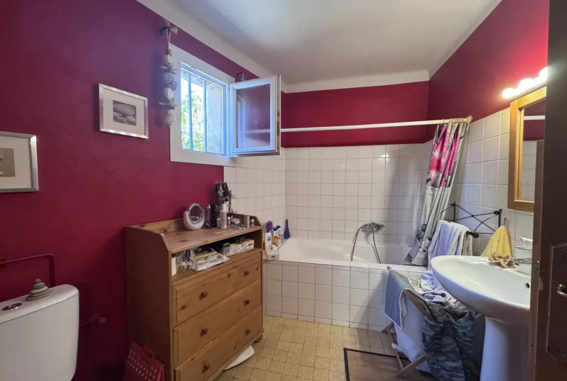 Maison à vendre avec 3 appartements à Peyrolles en Provence 