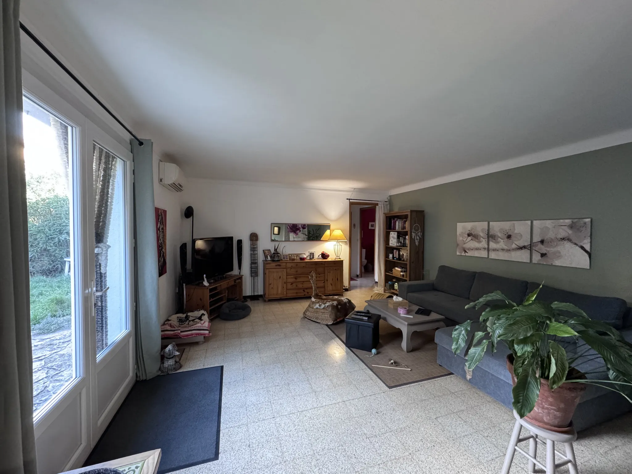 Maison à vendre avec 3 appartements à Peyrolles en Provence 