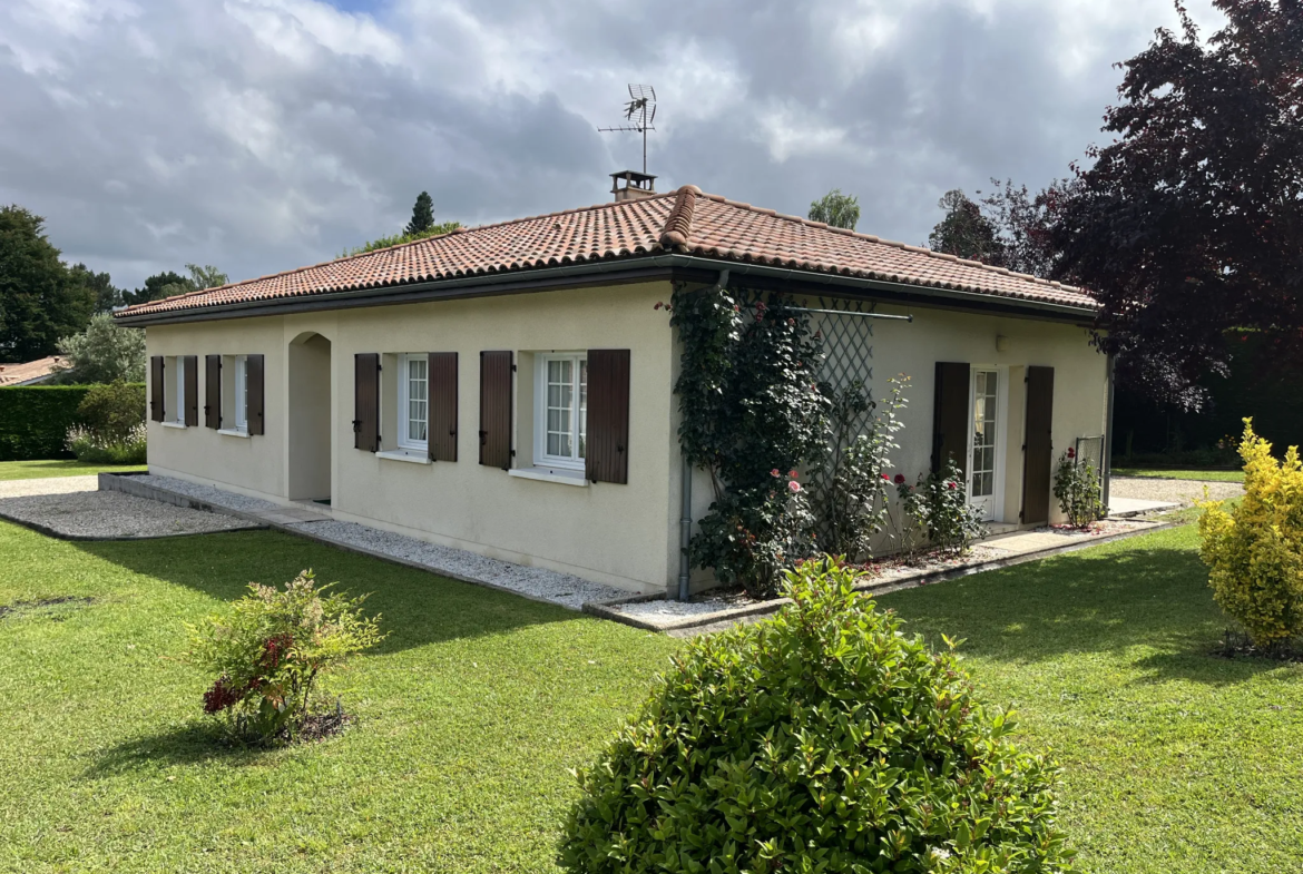 À vendre : Maison de 133 m² à Bazas, 3 chambres et double garage 