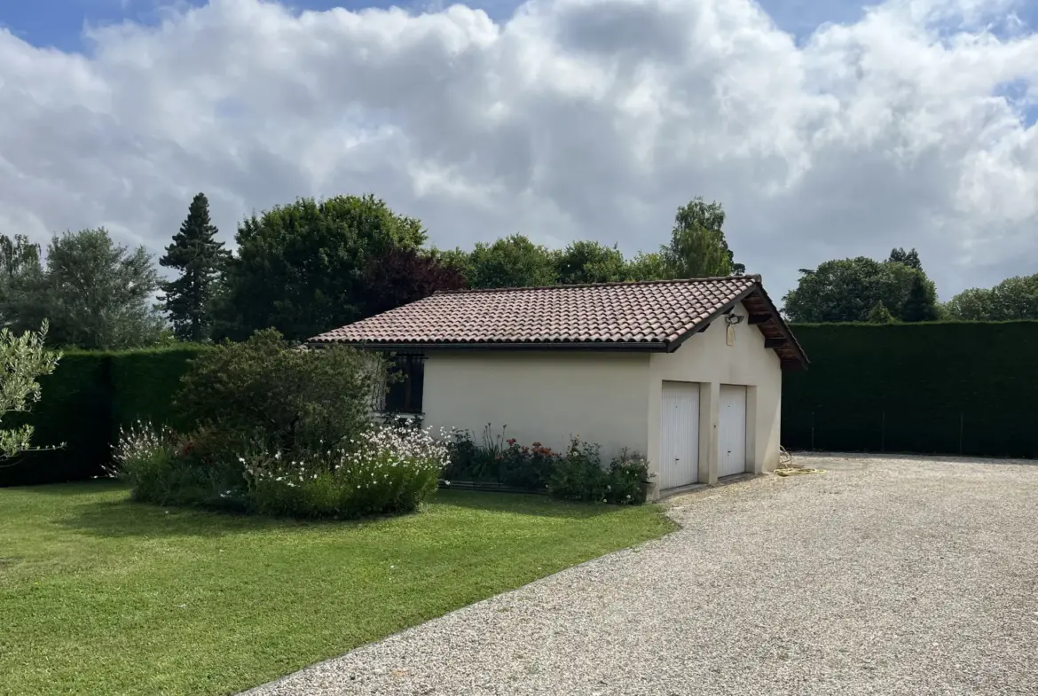 À vendre : Maison de 133 m² à Bazas, 3 chambres et double garage 