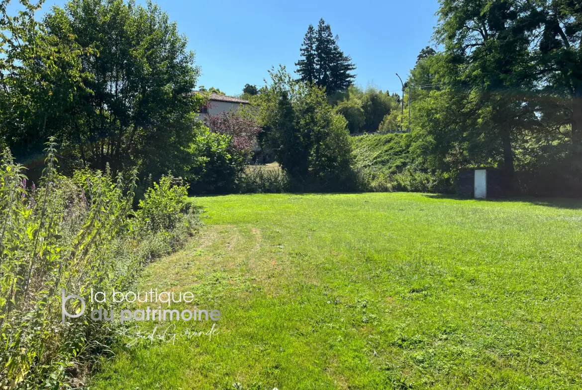 Terrain constructible de 2 635 m² à Bazas, vue cathédrale 