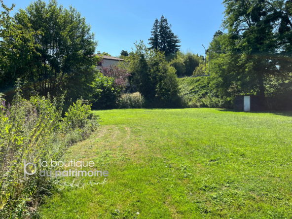 Terrain constructible de 2 635 m² à Bazas, vue cathédrale