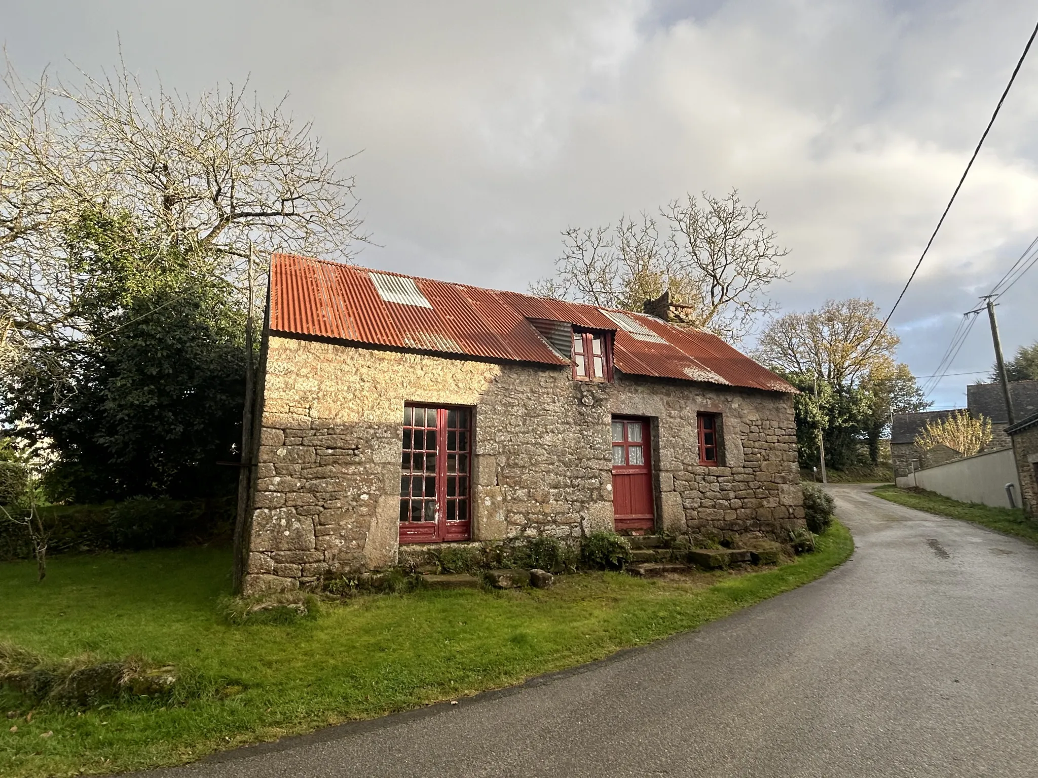 Maison de village avec dépendances à Melrand à vendre 