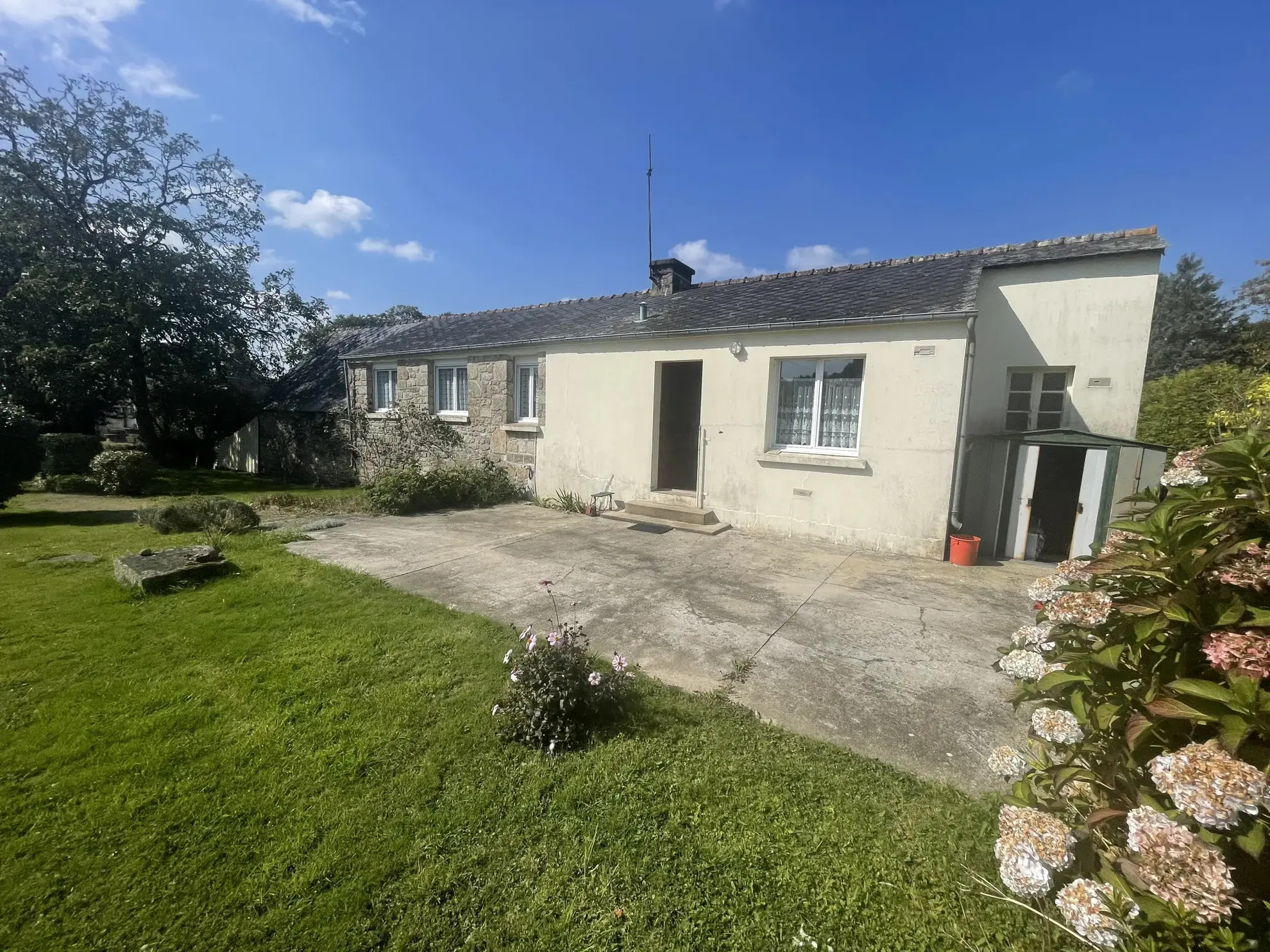 Maison de Village à Melrand – 57 m² avec Dépendances 