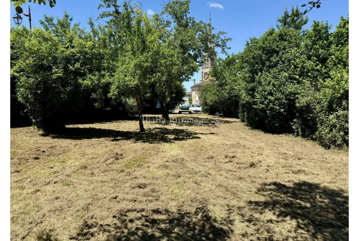 À vendre : Terrain à bâtir de 722 m2 à Camblanes-et-Meynac 