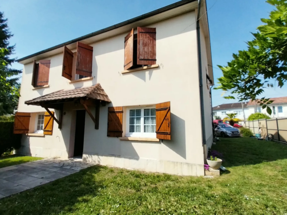 Maison à vendre à Chancelade avec garage et jardin