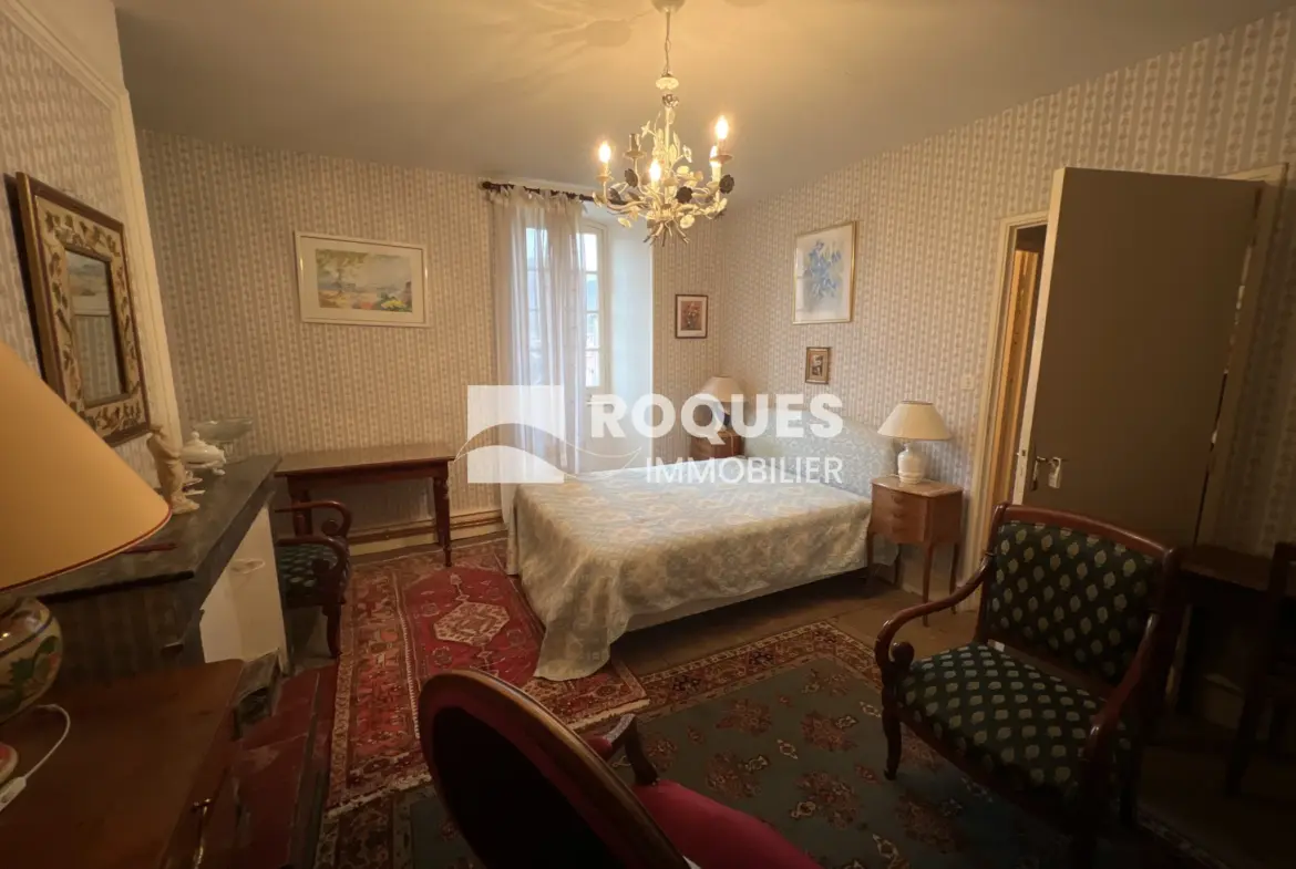 Maison en pierre de type 8 à vendre proche de Millau 