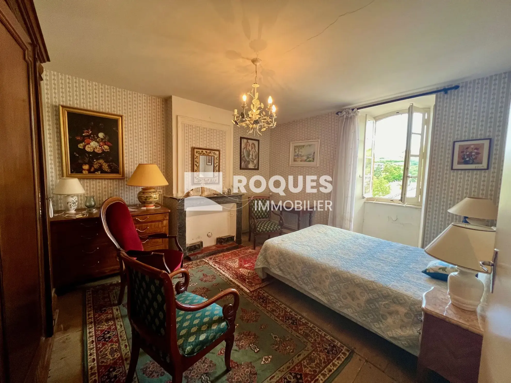 Maison en pierre de type 8 à vendre proche de Millau 