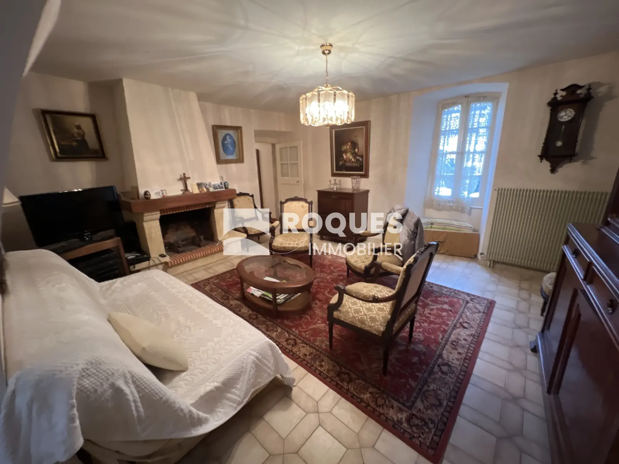 Maison en pierre de type 8 à vendre proche de Millau 