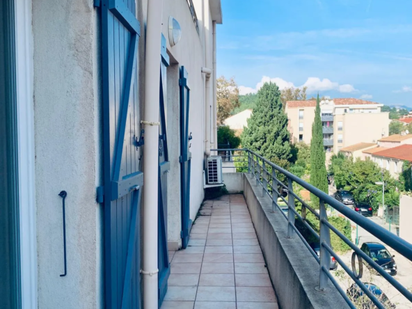 Achetez un studio lumineux avec balcon à Six Fours