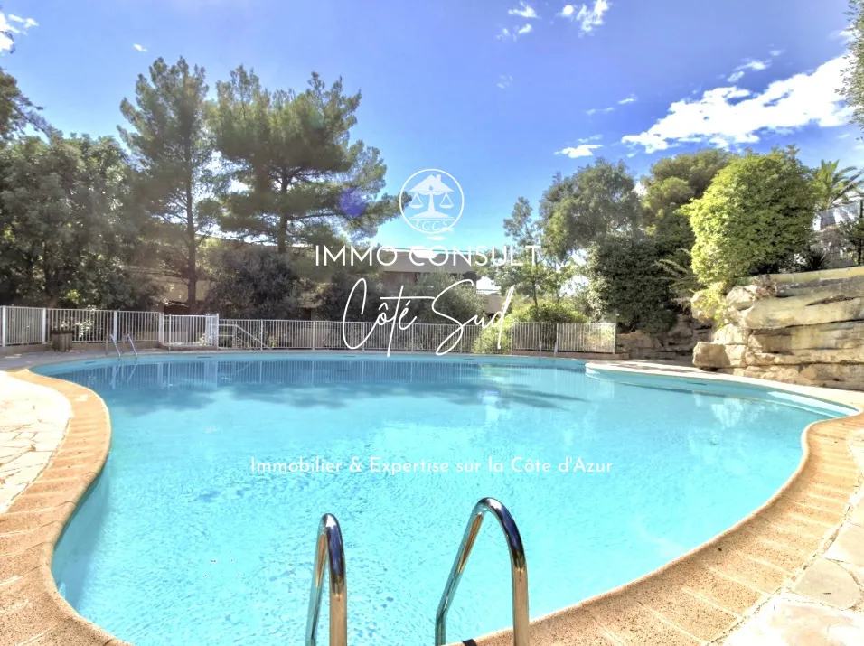 Studio climatisé avec terrasse et vue mer à Nice 