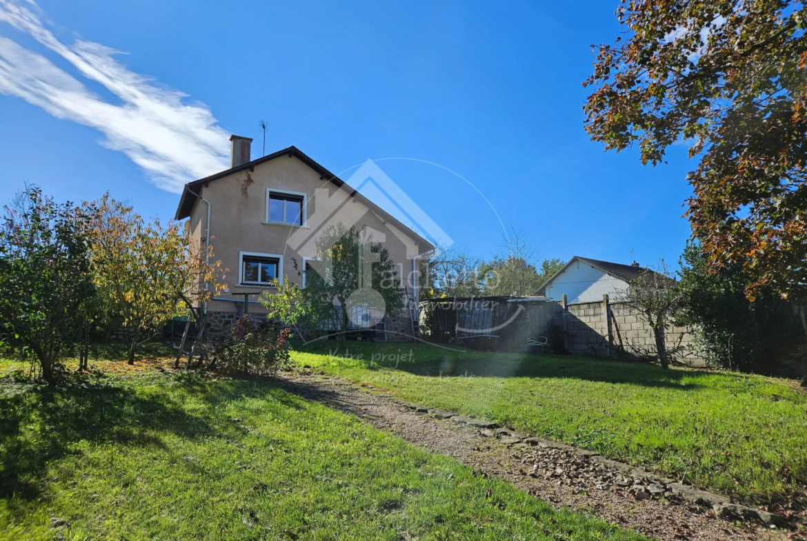 Maison 8 pièces au Donjon avec terrain de 937 m2 