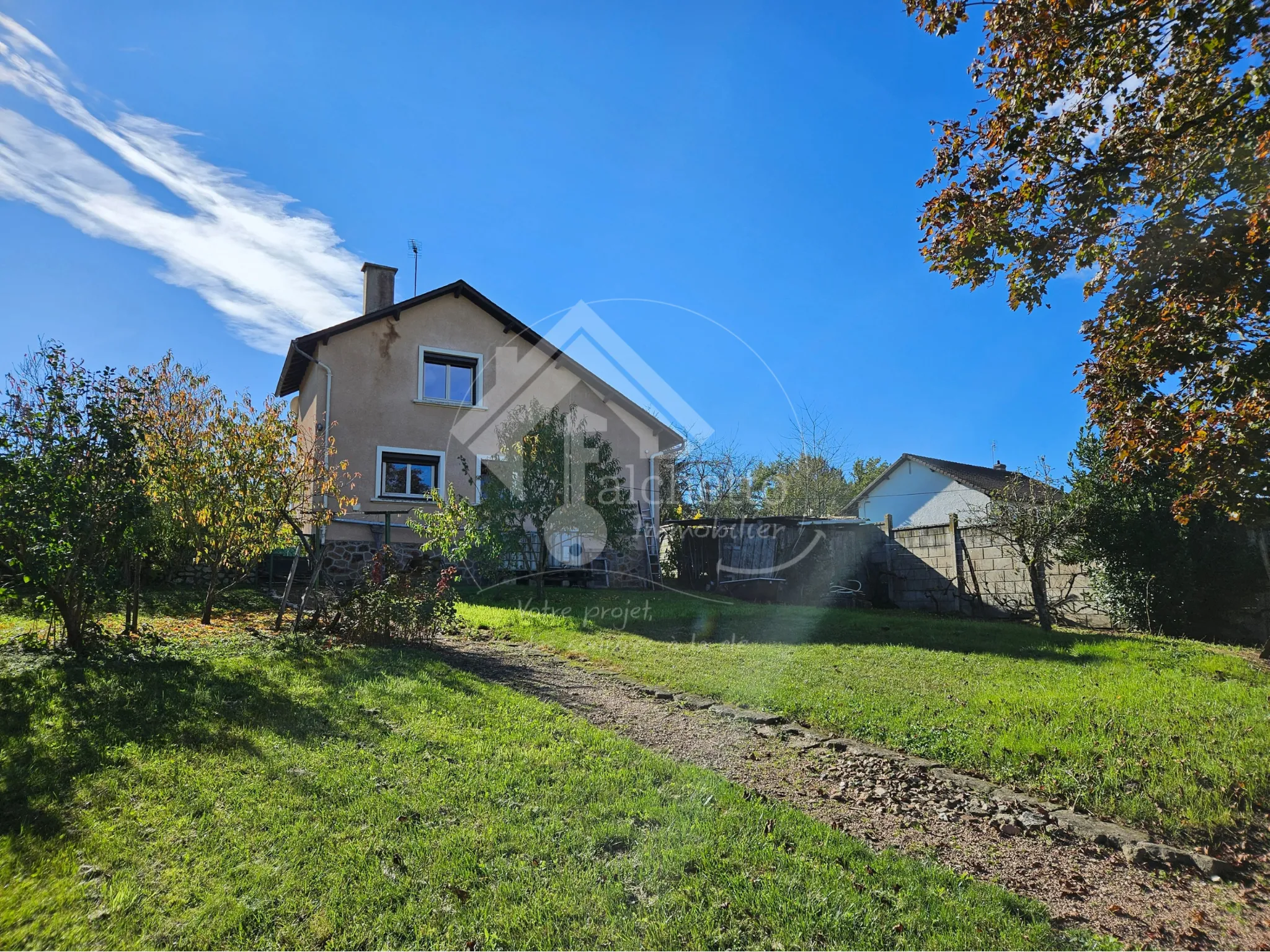 Maison 8 pièces au Donjon avec terrain de 937 m2 