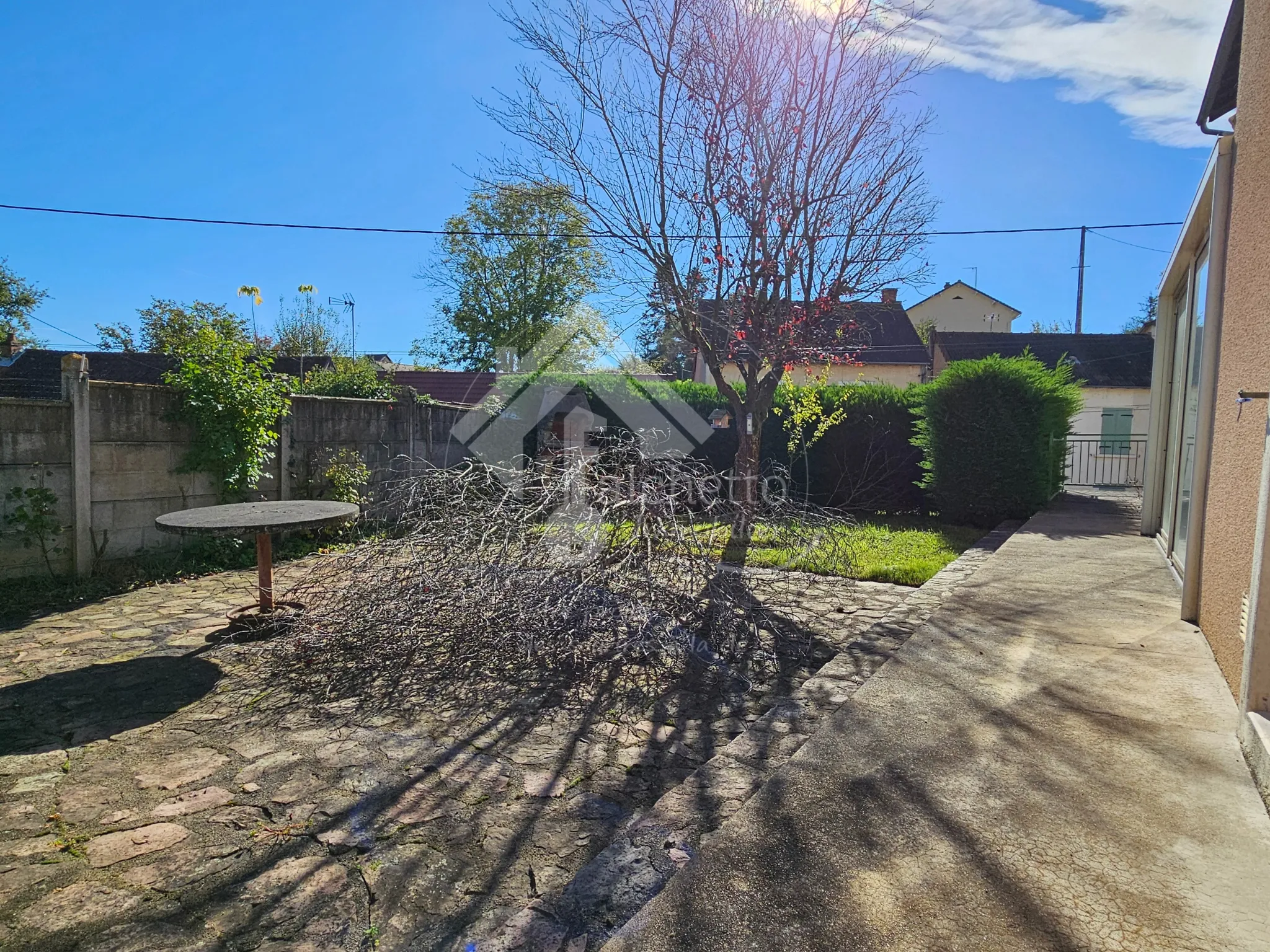 Maison 8 pièces au Donjon avec terrain de 937 m2 