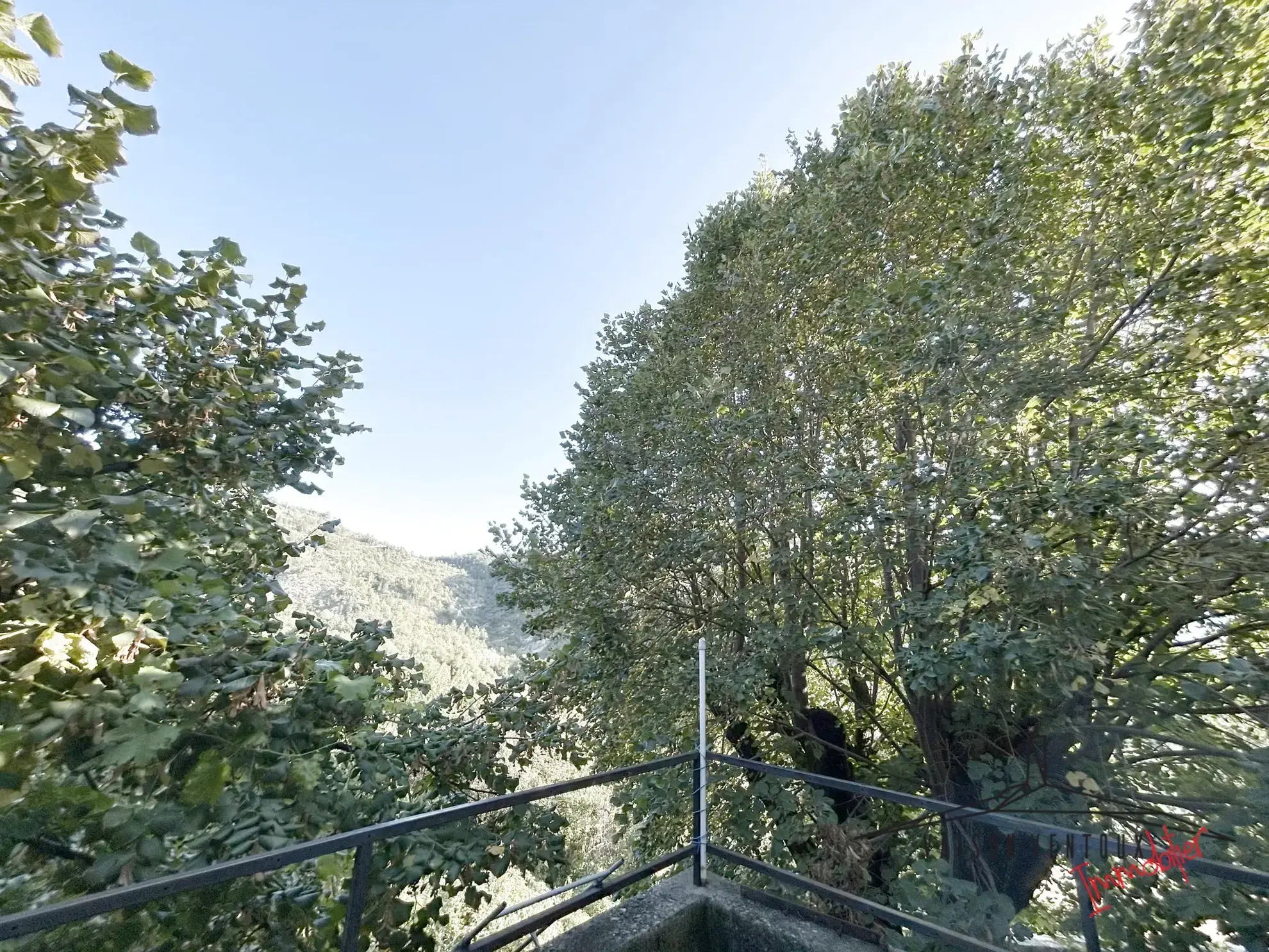 Maison de Village avec Terrasse et Parking à Plaisian, Drôme Provençale 