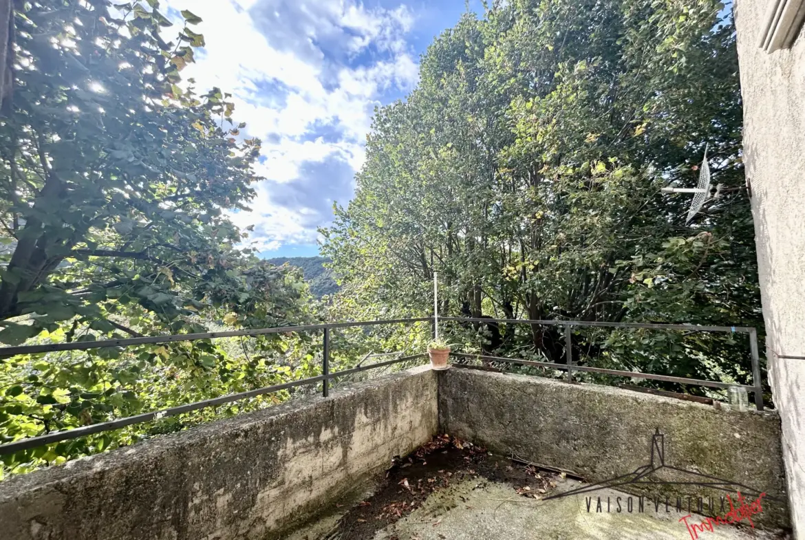 Maison de Village avec Terrasse et Parking à Plaisian, Drôme Provençale 