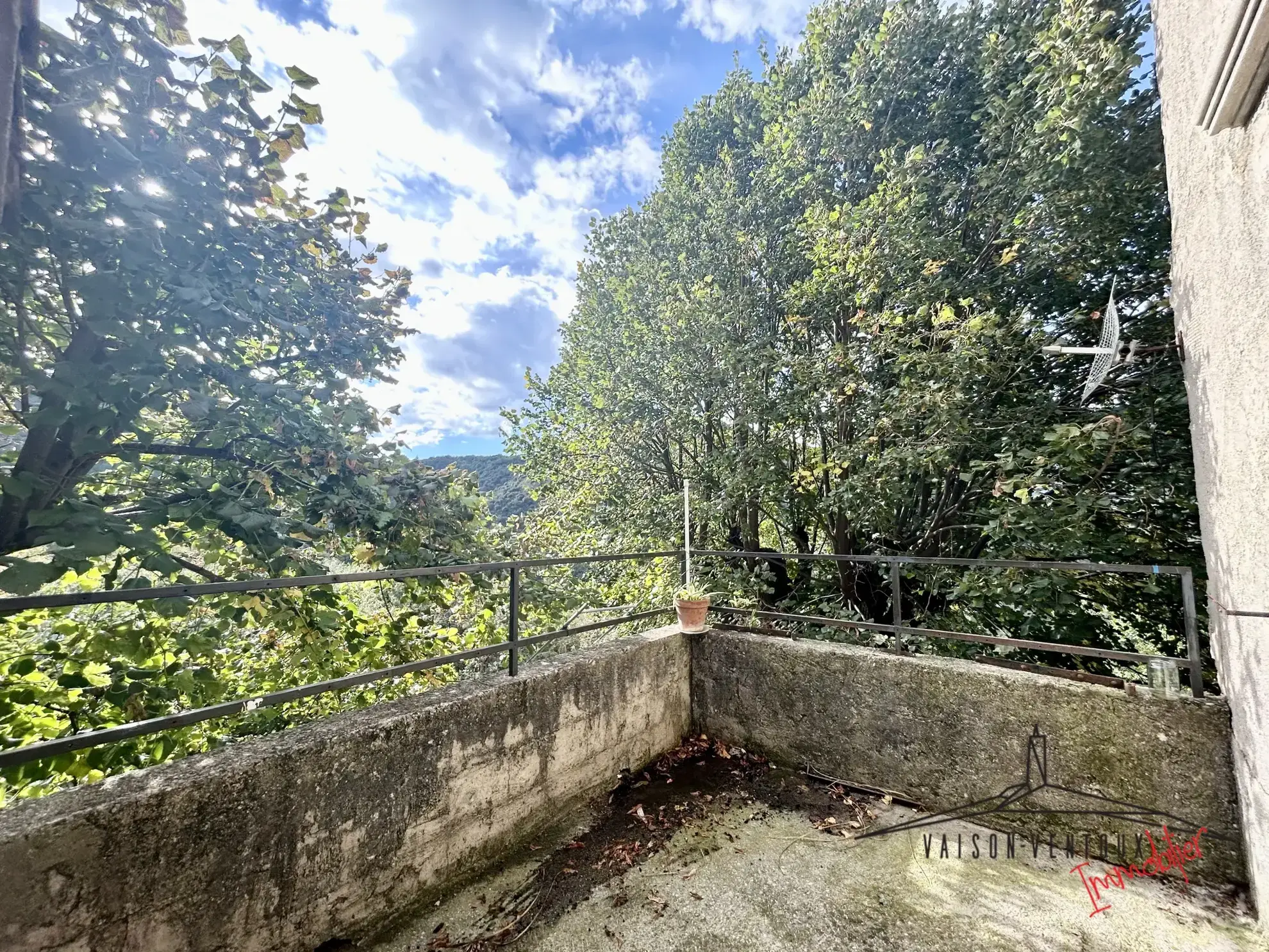 Maison de Village avec Terrasse et Parking à Plaisian, Drôme Provençale 