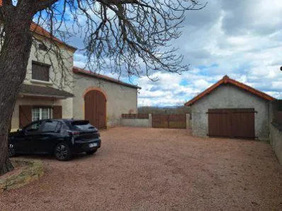 Maison familiale de 170 m² à vendre à Briennon avec grand terrain 