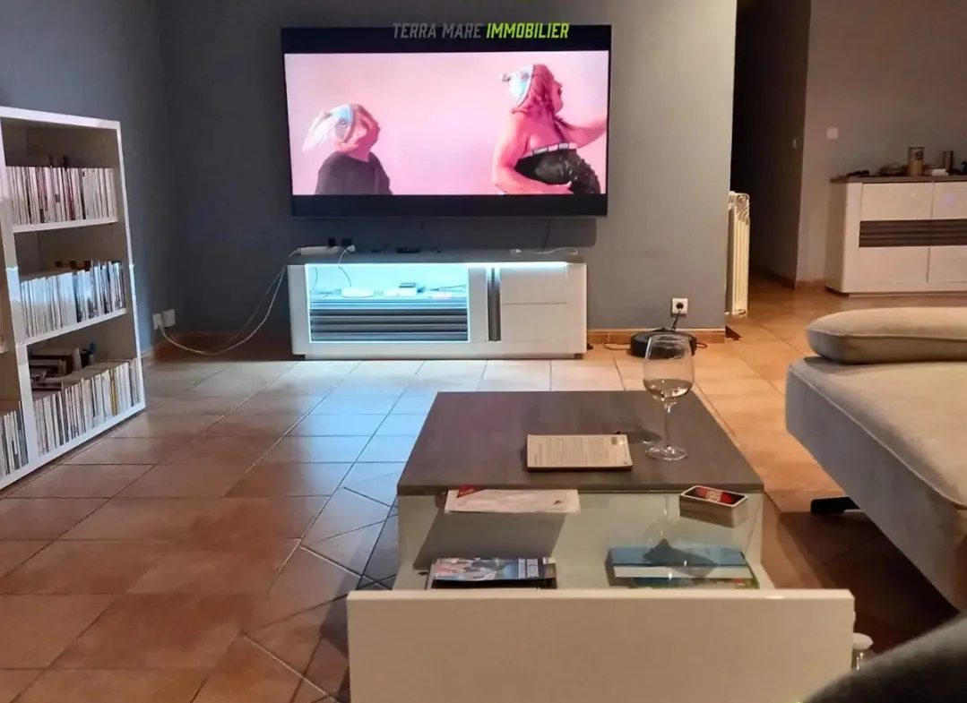 À vendre : Appartement de 153 m² à Névian - 4 chambres et terrasses 