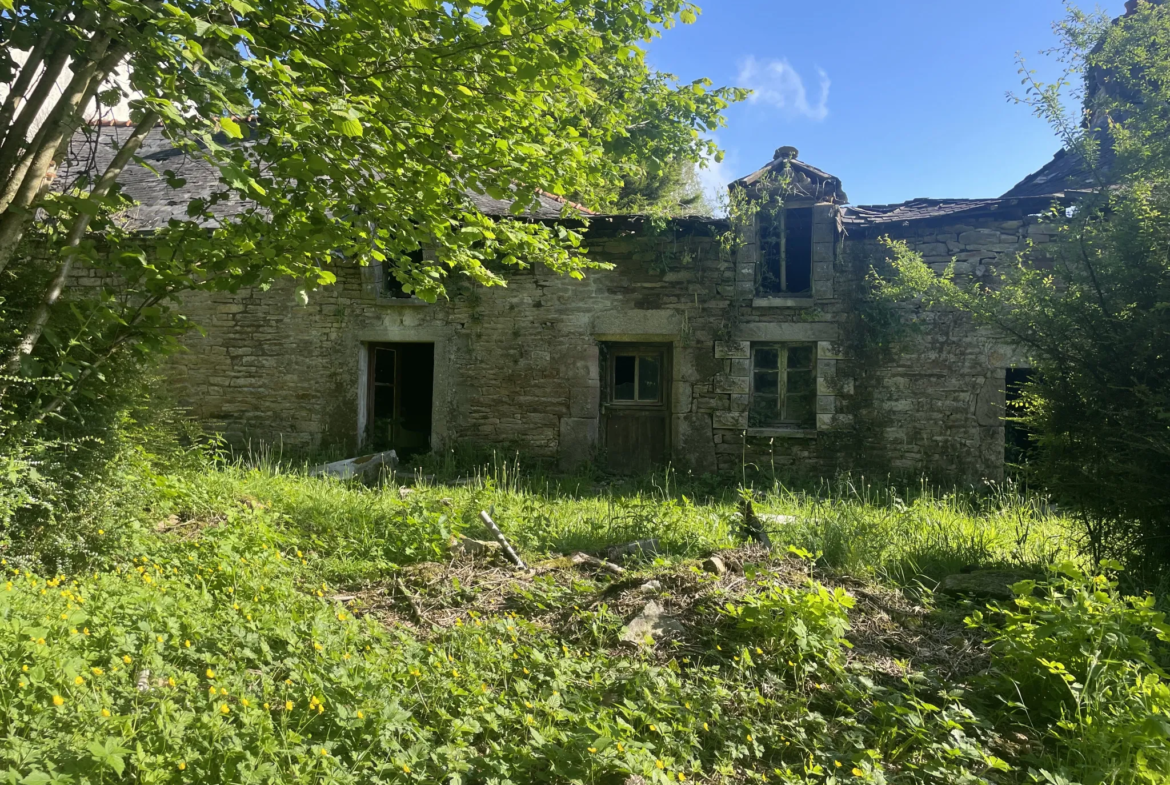 À vendre : Maison et Longère à Quistinic - Fort potentiel 