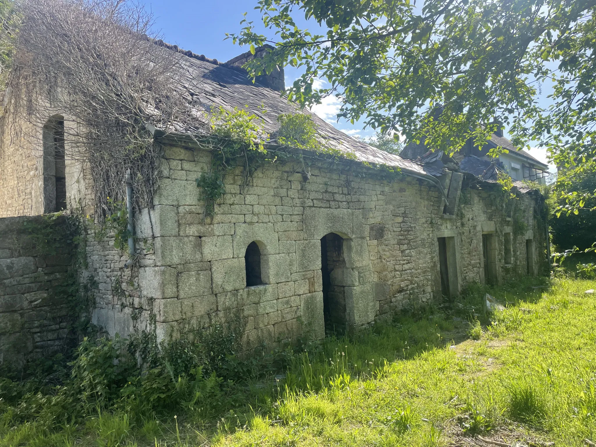 À vendre : Maison et Longère à Quistinic - Fort potentiel 