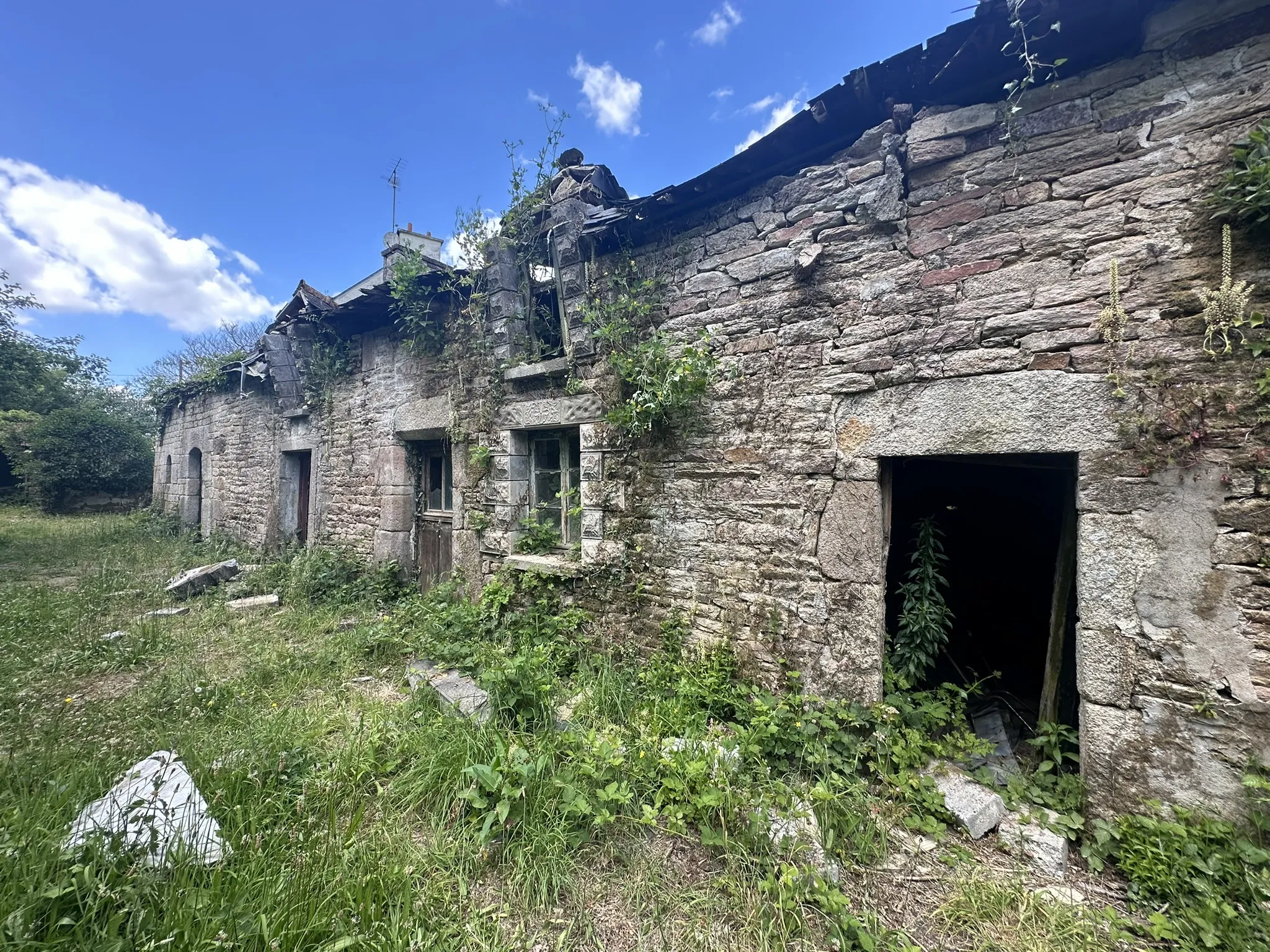 À vendre : Maison et Longère à Quistinic - Fort potentiel 