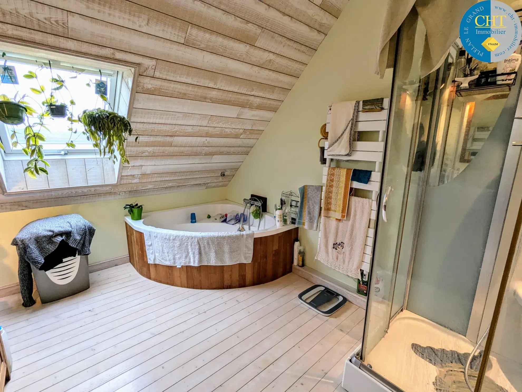 À vendre : Maison en bois écologique à Porcaro avec 4 chambres 