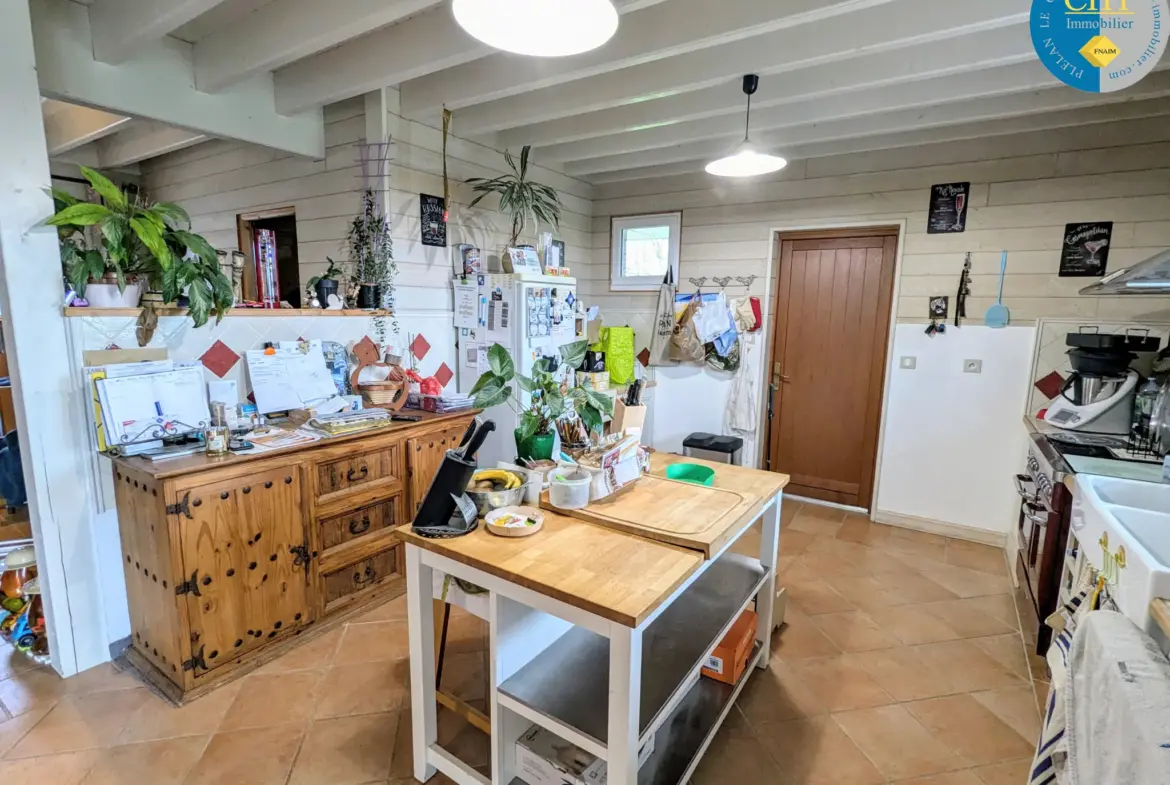 À vendre : Maison en bois écologique à Porcaro avec 4 chambres 